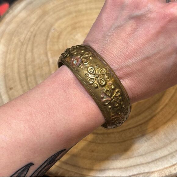 Vintage 50s copper/gold/metal bangle style bracelet with texture - Picture 7 of 8